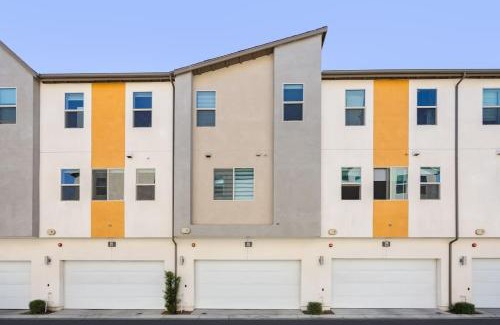 Covina Casa | Modern Townhouse Near Disneyland & OC Beaches