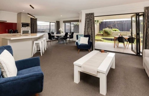 Rewa Casa | Modern Townhouse in Strandon