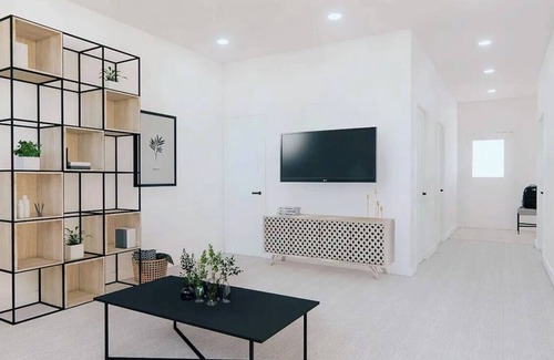 Winchester Casa | Modern Townhouse - Steps to Old Town Shops