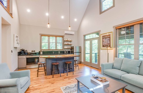 Valley Hill Casa | Modern Treetop Cottage with Covered Deck – Near Historic Hendersonville