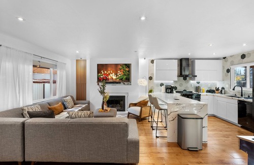 Concord Casa | 🌅 Modern, Trendy 4BD & 3BA house with great amenities 🌉🎆