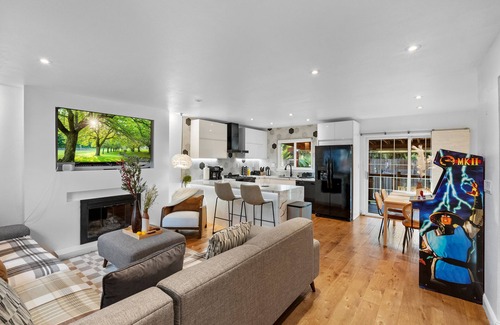 Concord Casa | 🌅 Modern, Trendy 4BD & 3BA house with great amenities 🌉🎆