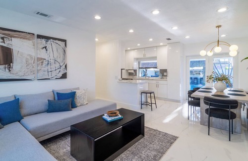 West Hollywood Casa | Modern Tropical Pool Oasis in Hollywood, Fire Pit, Tiki Bar Hot tub & More