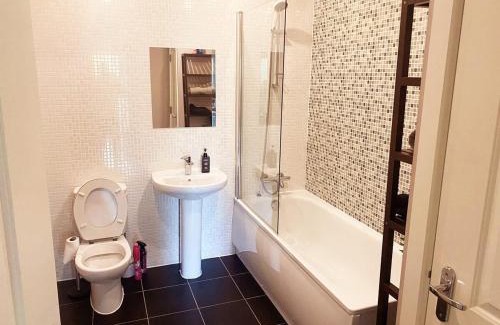 Glasgow Apartamento | Modern Two Bed Glasgow Apartment with Free Parking