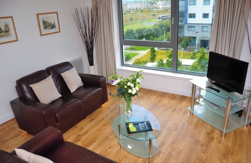 Newhaven Apartamento | Modern Two Bedroom Apartment - Free parking - Excellent Wifi connection