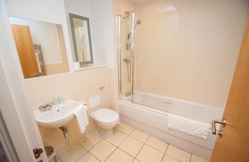 Newhaven Apartamento | Modern Two Bedroom Apartment - Free parking - Excellent Wifi connection