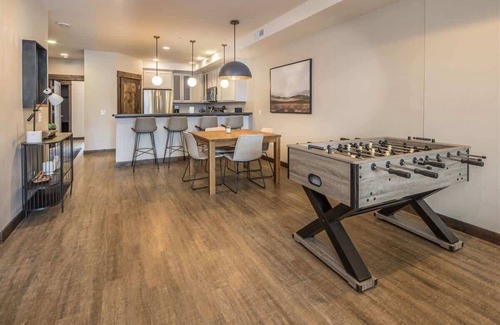 Big Sky Apartamento | Modern Two Bedroom Condo Big Sky Town Center