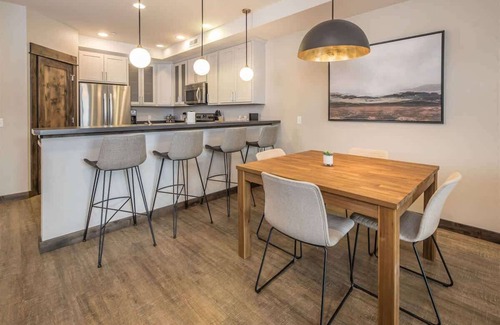 Big Sky Apartamento | Modern Two Bedroom Condo Big Sky Town Center