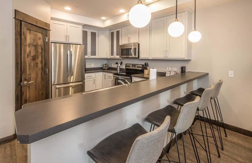 Big Sky Apartamento | Modern Two Bedroom Condo Big Sky Town Center