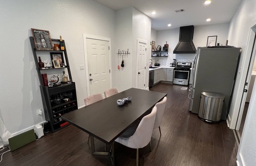 Northside Casa | Modern Two Bedroom House / Gated-parking Downtown