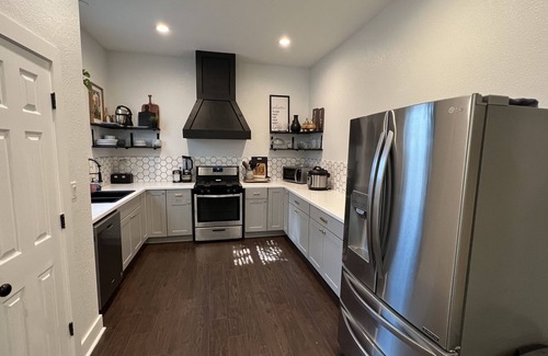 Northside Casa | Modern Two Bedroom House / Gated-parking Downtown