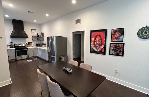 Northside Casa | Modern Two Bedroom House / Gated-parking Downtown