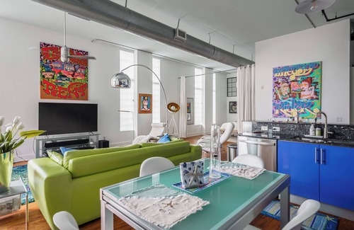 Pineapple Grove Arts District Condominio | Moderno Loft de dos dormitorios en el centro de Delray Beach.