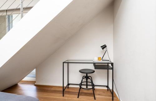 City West Apartamento | Modern Two-Story City Pad With Pool, Gym & Sauna