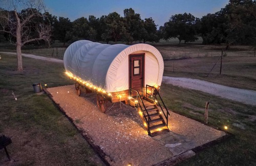 Satin Casa | Modern Unique Old West Wagon Spacious Views