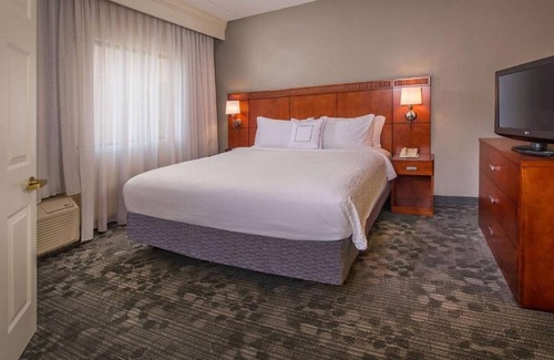 University Place Hotel | Modern Unit w/ Balcony, Near PNC Pavilion, Outdoor Pool, Gym & Pet-Friendly