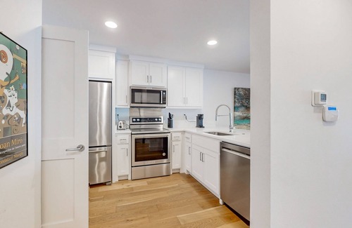 Malakoff Casa | Modern, updated 2-story townhomes with lake views