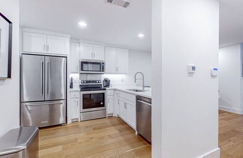 Malakoff Casa | Modern, updated 2-story townhomes with lake views