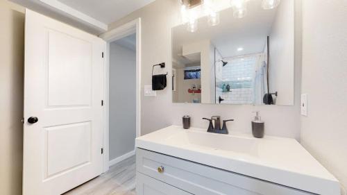 Southeast Casa | Modern & Updated Unit in Prime Location