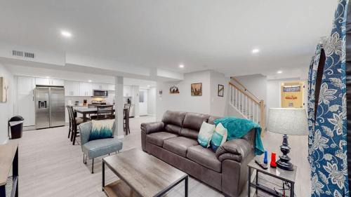 Southeast Casa | Modern & Updated Unit in Prime Location