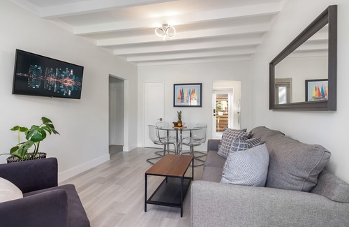 Colee Hammock Apartamento | Modern & Updated Suite. Walk to Las Olas!