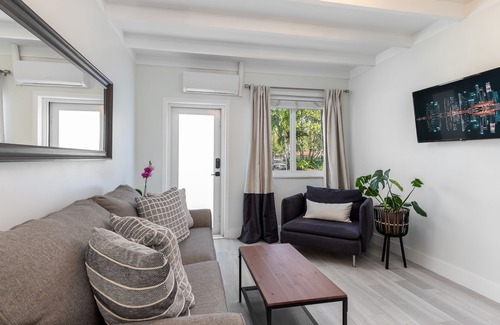Colee Hammock Apartamento | Modern & Updated Suite. Walk to Las Olas!