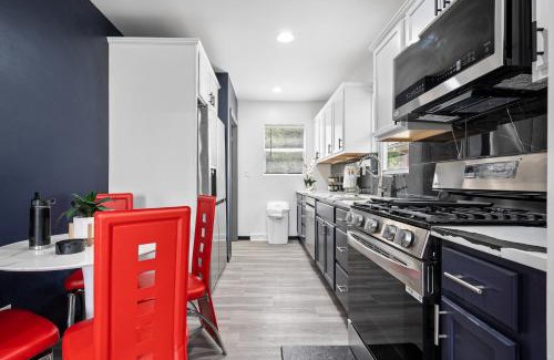 North Chicago Casa | modern upgrade-near naval base