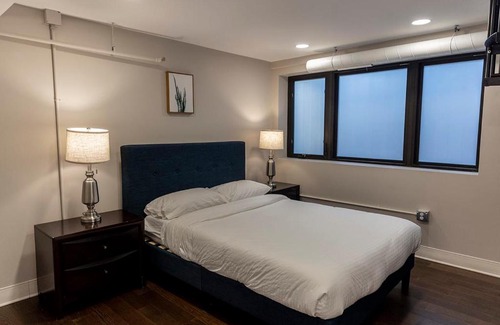South Side Flats Apartamento | Modern Upscale 2BR Apartment in Carson - Stay Gia
