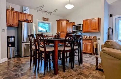 West Central Saskatchewan Cabina | Modern, Upscale Cabin Retreat - Delaronde Lake, SK