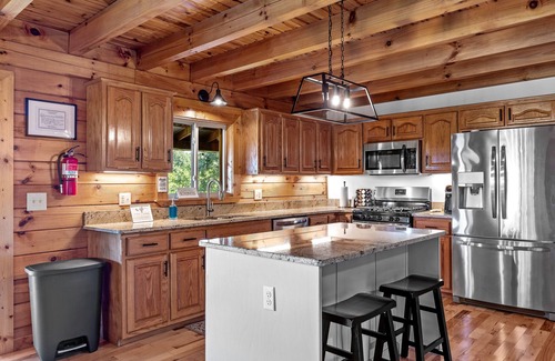 Baxter Cabina | MODERN UPSCALE CABIN WITH UNOBSTRUCTED LAKE & MOUNTAIN VIEWS