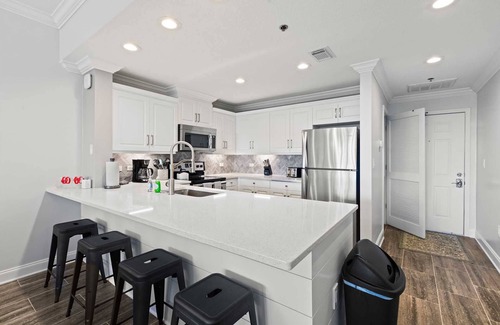 Fort Walton Beach - Destin Condominio | Modern Upscale Condo Ground floor with easy beach access. Beach Service included $60 day Value!