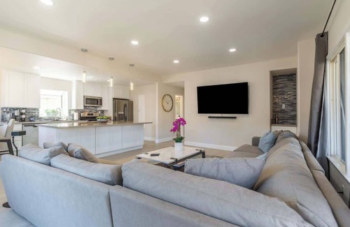 Hillcrest Casa | Modern upscale home, 2bd 2bth, Pr Patio, 1 Blk>Zoo