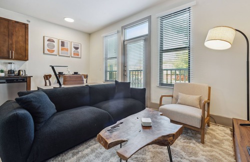 Cityplace Apartamento | Modern Uptown Gem. Free Parking. Pet Friendly!