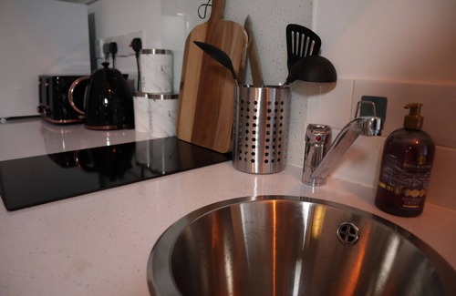 Business District Apartamento | Modern Urban Escape Near Nec, Airport, Hs2