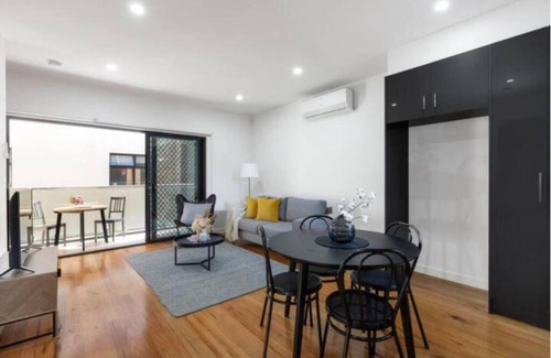 Coburg Casa | Modern Urban Oasis: Beautiful 2BR Townhouse