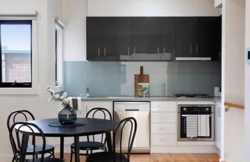 Coburg Casa | Modern Urban Oasis: Beautiful 2BR Townhouse