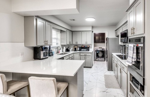 Oklahoma City Casa | Modern Urban Retreat With Hot Tub. Close to major popular restaurants.