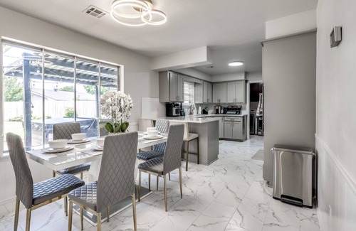 Oklahoma City Casa | Modern Urban Retreat With Hot Tub. Close to major popular restaurants.