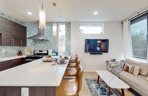 Greenwood Casa | Modern, urban townhome with rooftop patio views, gas grill and fire pit