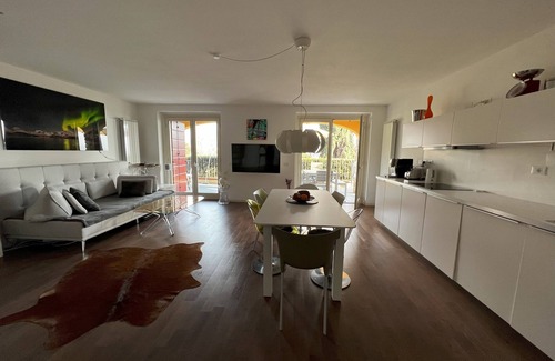 Pulciano Apartamento | Modern vacation apartment with fantastic lake view, terrace, balcony & infinity pool