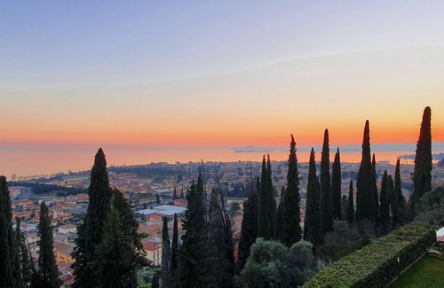 Pulciano Apartamento | Modern vacation apartment with fantastic lake view, terrace, balcony & infinity pool