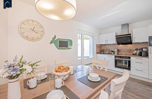 Kamminke Apartamento | Modern vacation apartment by the lake with terrace and garden view on Usedom
