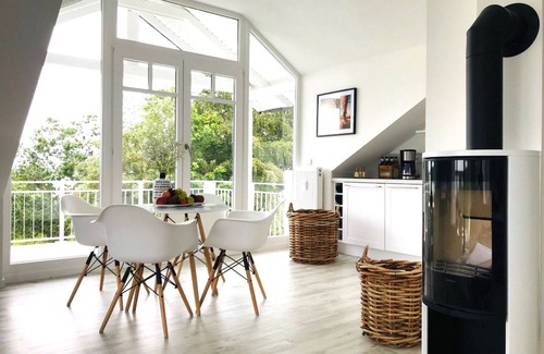 Lietzow Apartamento | Modern vacation apartment with balcony, sea view - Ferienresidenz Zwei BoddenFeWo 1-5