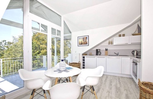 Lietzow Apartamento | Modern vacation apartment with balcony, sea view - Ferienresidenz Zwei BoddenFeWo 1-5
