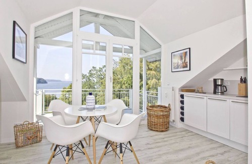 Lietzow Apartamento | Modern vacation apartment with balcony, sea view - Ferienresidenz Zwei BoddenFeWo 1-5