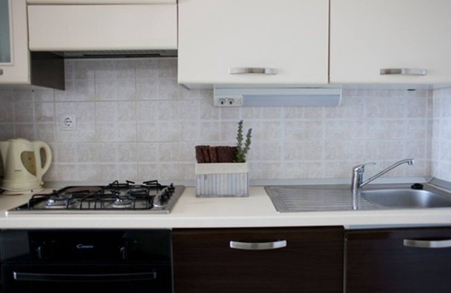 Pisak Apartamento | Modern vacation apartment with pool and sea view
