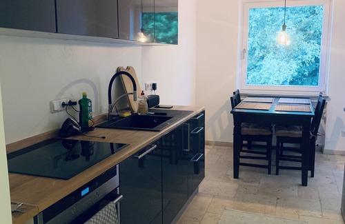Wolfratshausen Casa | Modern vacation apartment "La Fredo" near Lake Starnberg, 5 minutes' walk to public transport