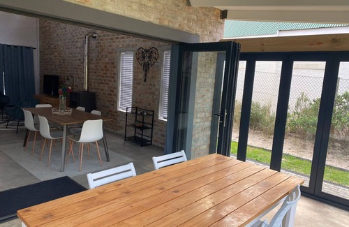 Pringle Bay Casa | Modern holiday home - 150m to the beach