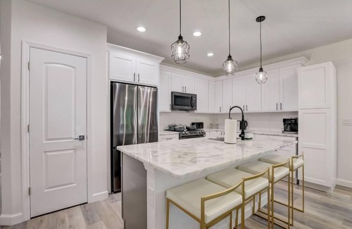 Rotonda Heights Apartamento | Modern Vacation House