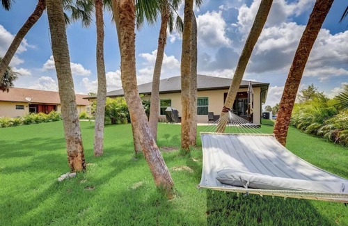 Rotonda Heights Apartamento | Modern Vacation House